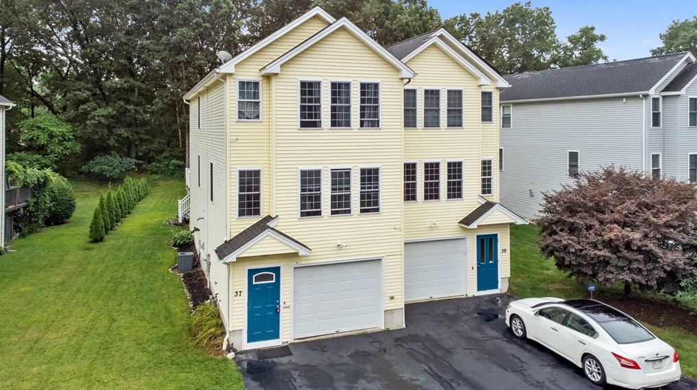 37 Meola Ave, Worcester, MA 01606