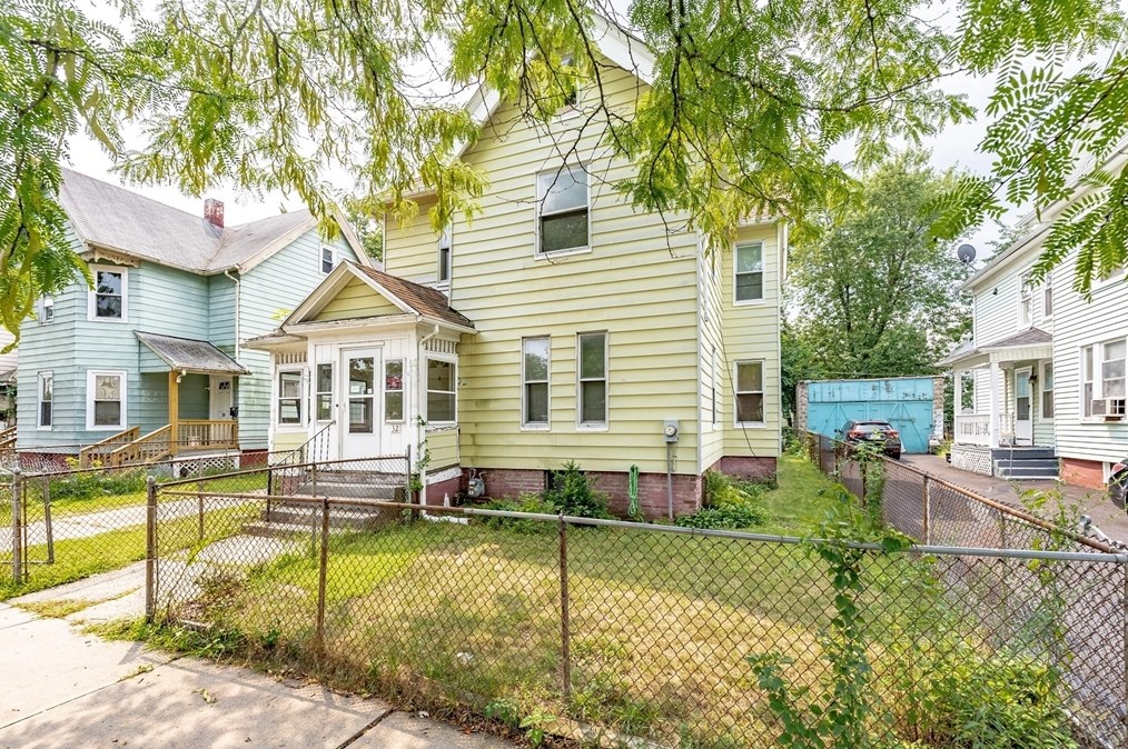 32 Maynard St, Springfield, MA 01109
