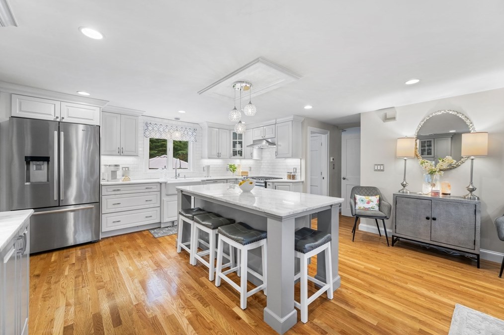 51 Donald Rd, Burlington, MA 01803