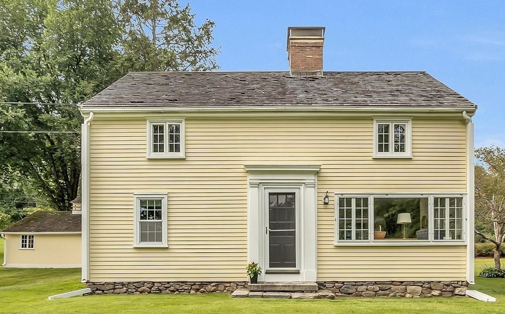 3 Newton Pl, Sturbridge, MA 01566