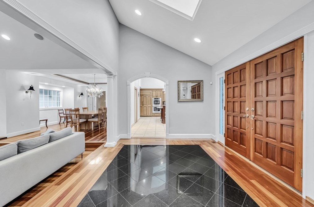 162 Magnolia Cir, Longmeadow, MA 01106 exterior