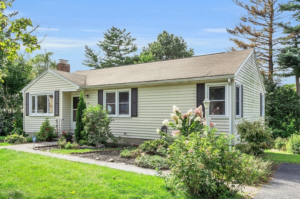 44 Paradox Dr, Worcester, MA 01602