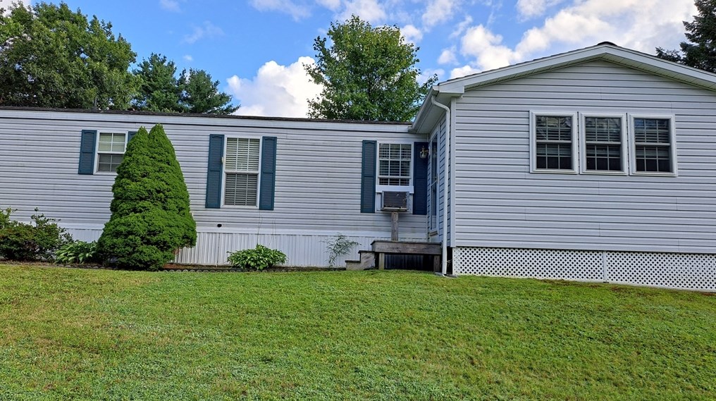 132 New Hillcrest Dr, Mason, NH 03048