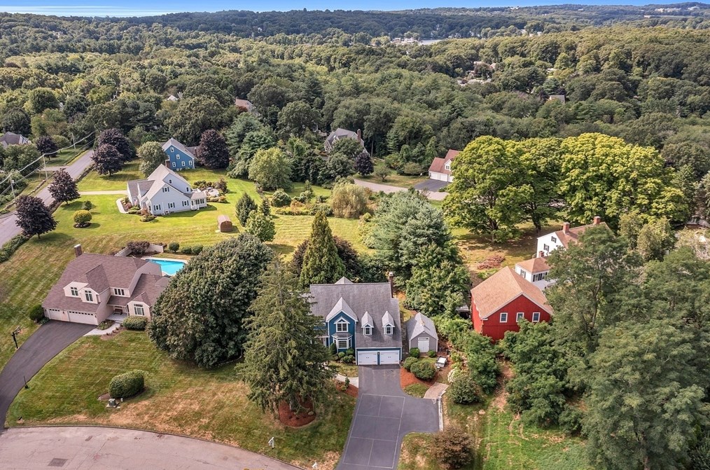 4 Cornish Dr, Hudson, MA 01749