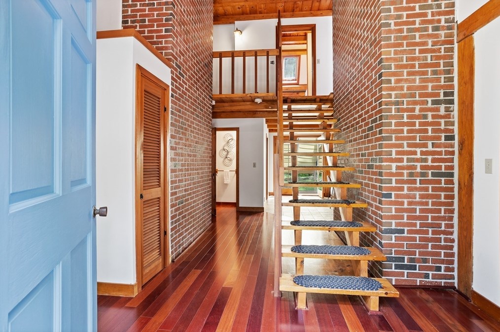 220 Indian Hill Rd, Carlisle, MA 01741