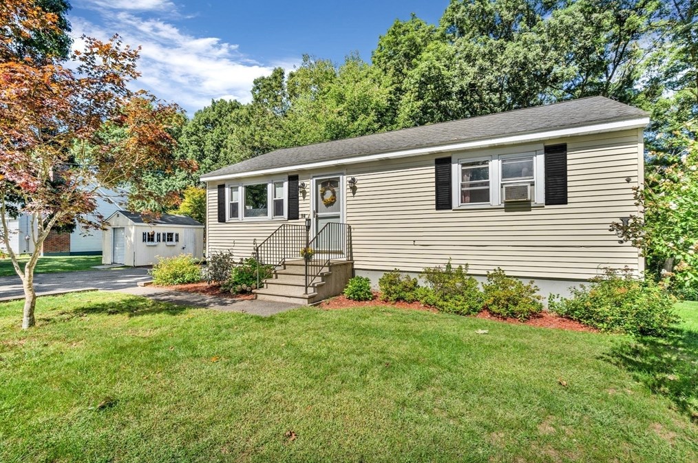 14 B St, Chelmsford, MA 01824