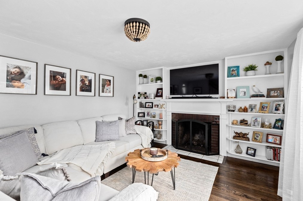 28 Elizabeth Ln, Weymouth, MA 02190