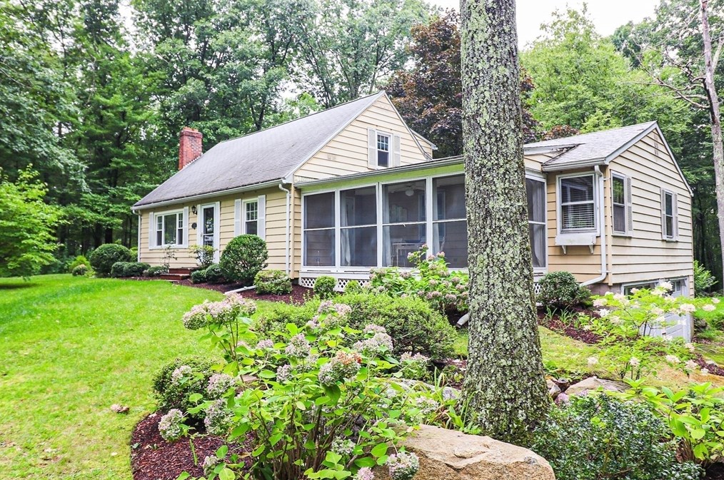 313 Bennett Rd, Hampden, MA 01036