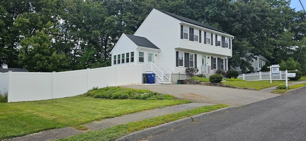 14 Braeburn Cir, Leominster, MA 01453