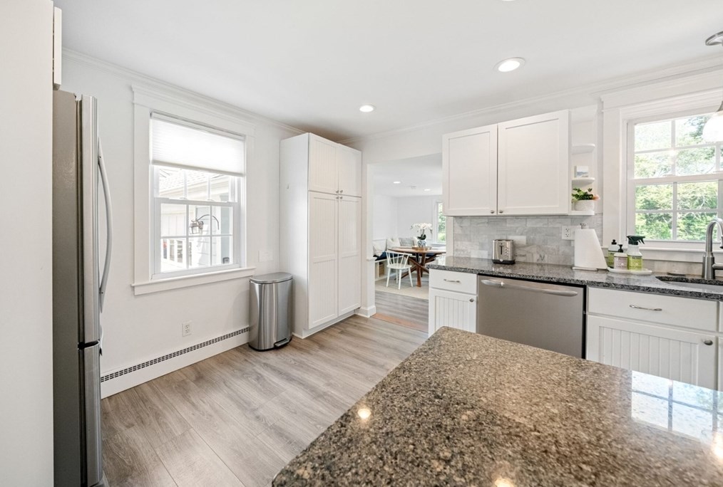 18 Brewster St, Dartmouth MA  02748-3507 exterior