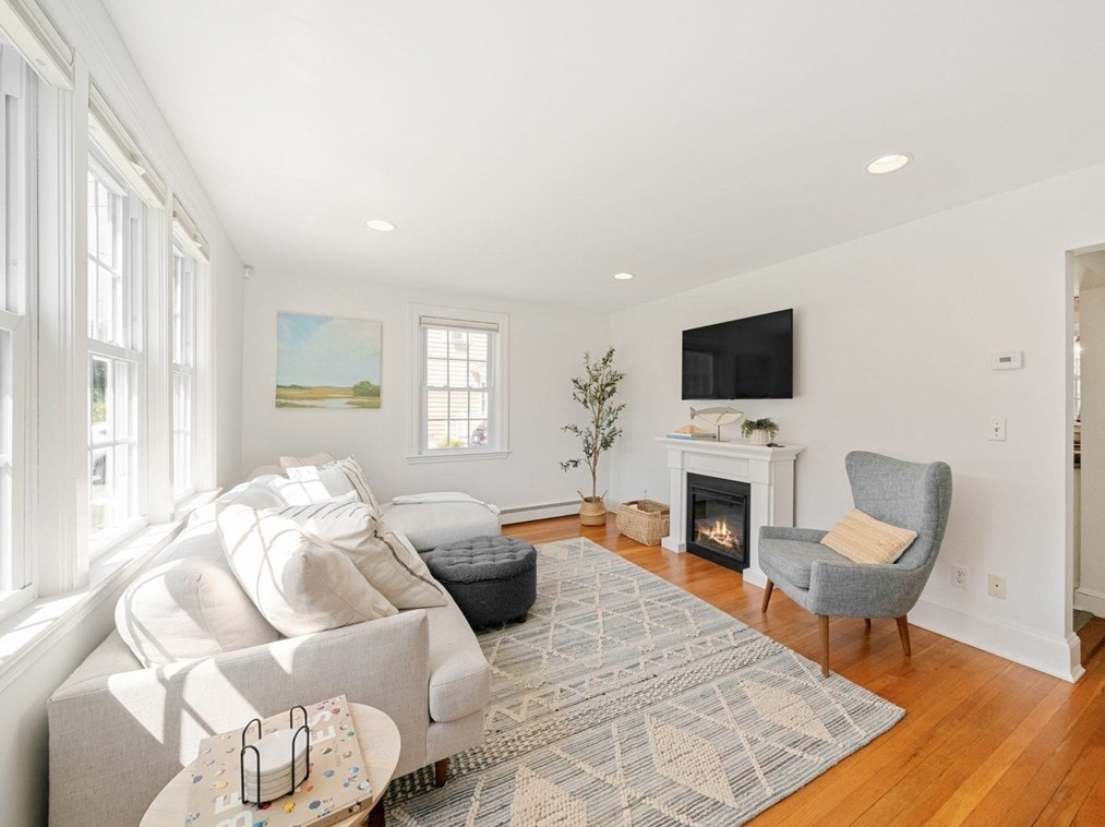 18 Brewster St, Dartmouth MA  02748-3507 exterior