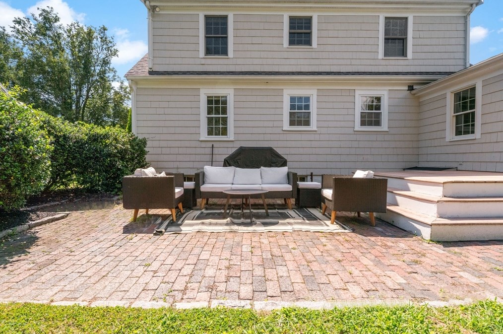 18 Brewster St, Dartmouth MA  02748-3507 exterior