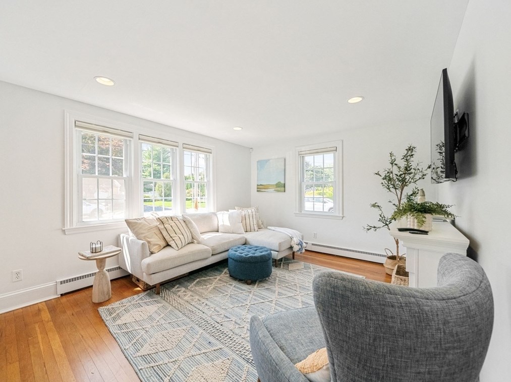 18 Brewster St, Dartmouth MA  02748-3507 exterior