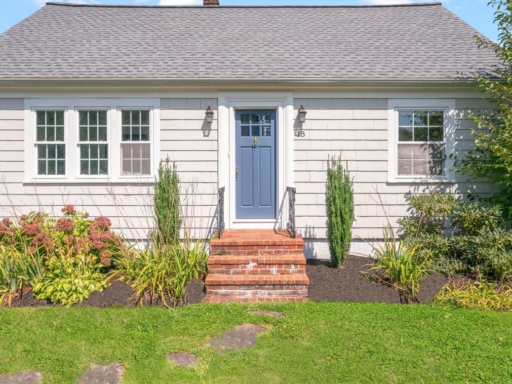 18 Brewster St, Dartmouth MA  02748-3507 exterior