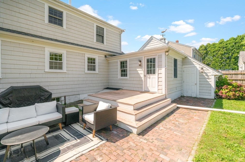 18 Brewster St, Dartmouth MA  02748-3507 exterior