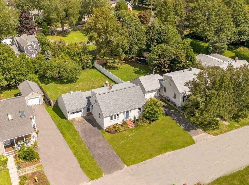 18 Brewster St, Dartmouth MA  02748-3507 exterior