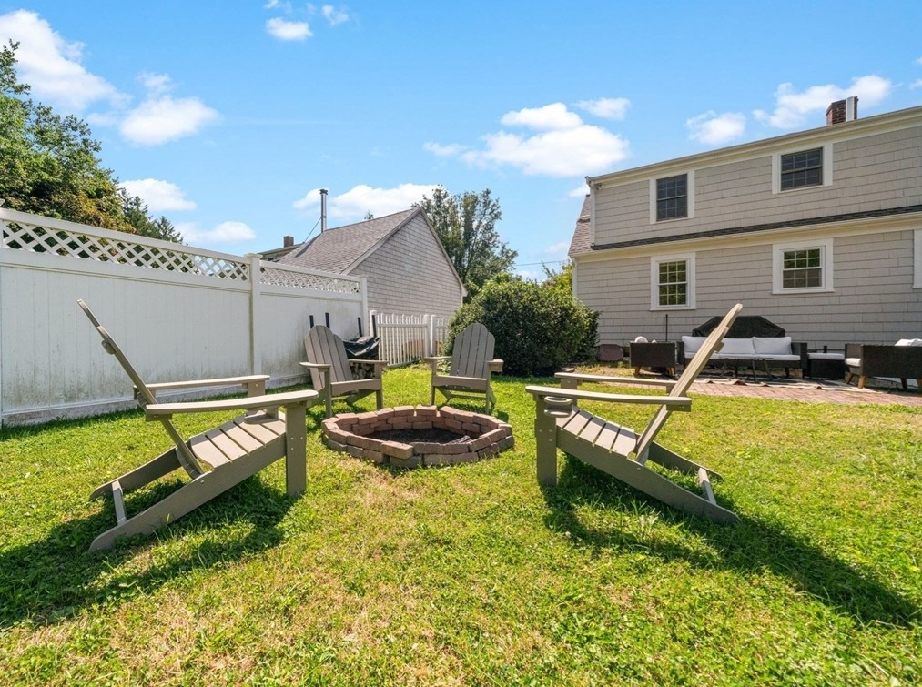 18 Brewster St, Dartmouth MA  02748-3507 exterior