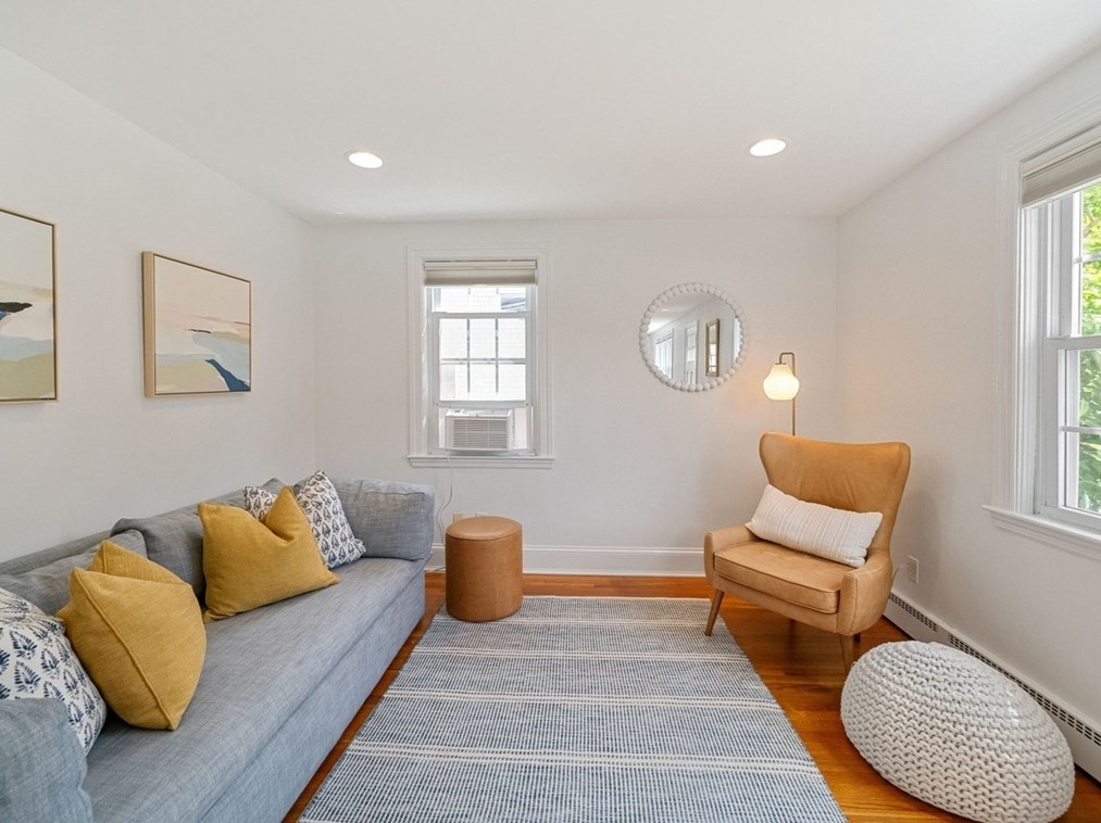 18 Brewster St, Dartmouth MA  02748-3507 exterior