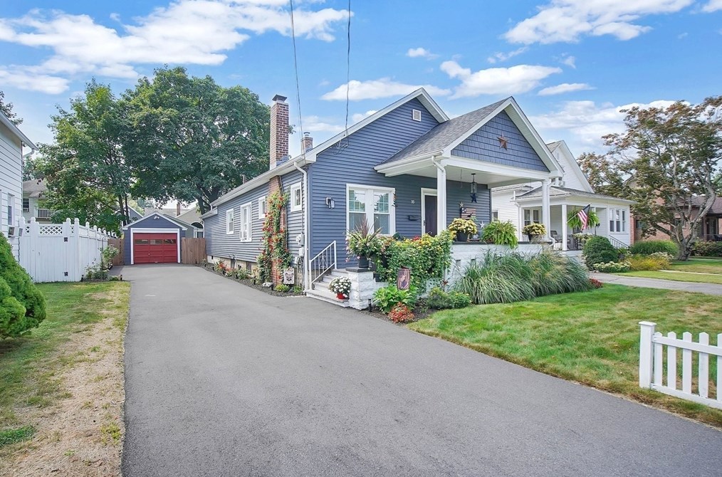 35 Theodore St, Chicopee, MA 01020