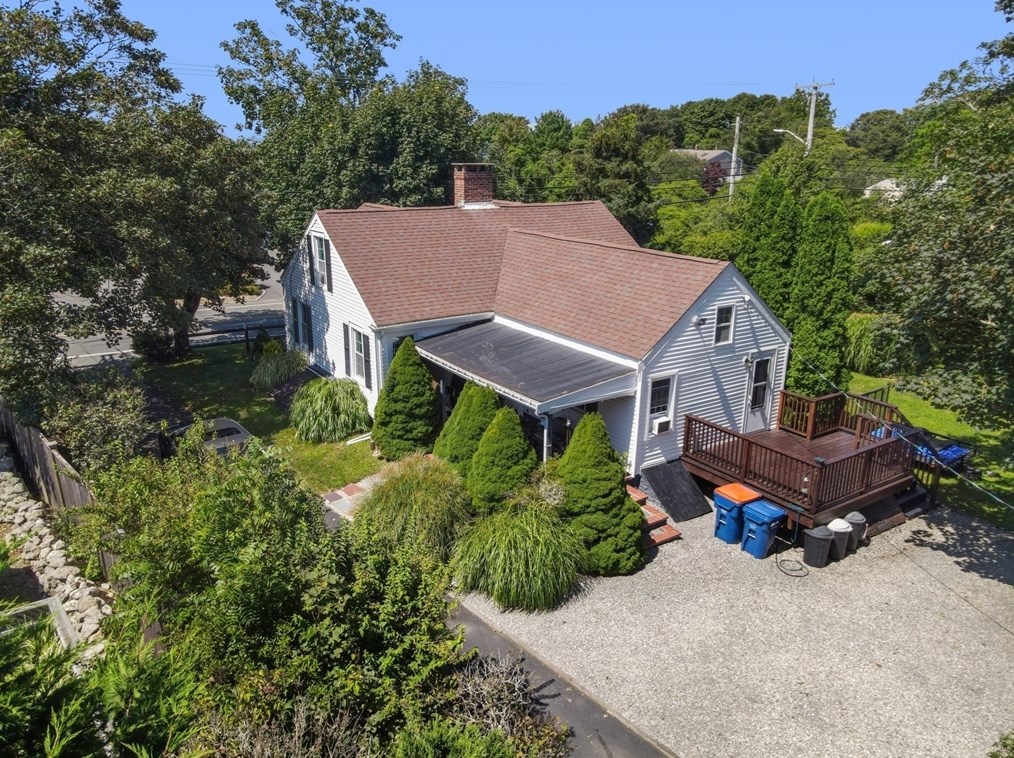 449 Sconticut Nck Rd, Fairhaven MA 02719-1916 exterior