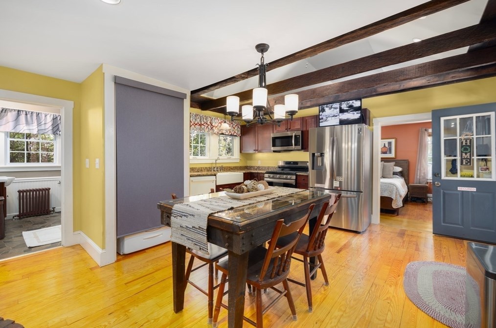 449 Sconticut Nck Rd, Fairhaven MA 02719-1916 exterior