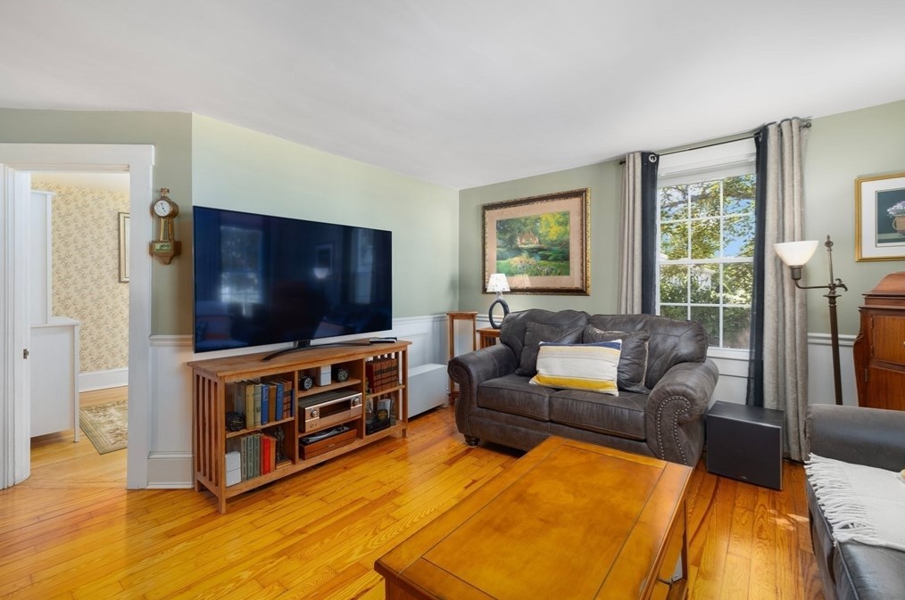 449 Sconticut Nck Rd, Fairhaven MA 02719-1916 exterior