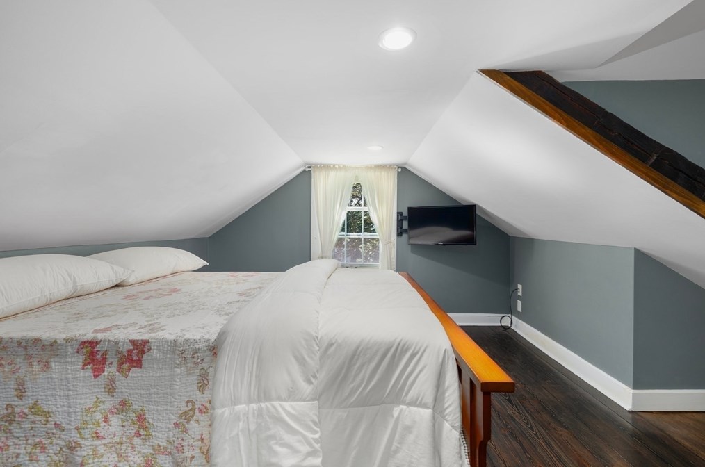 449 Sconticut Nck Rd, Fairhaven MA 02719-1916 exterior