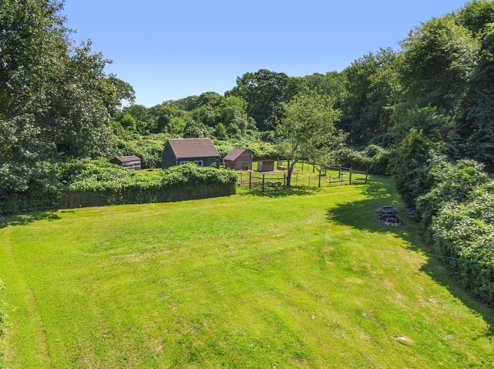 449 Sconticut Nck Rd, Fairhaven MA 02719-1916 exterior