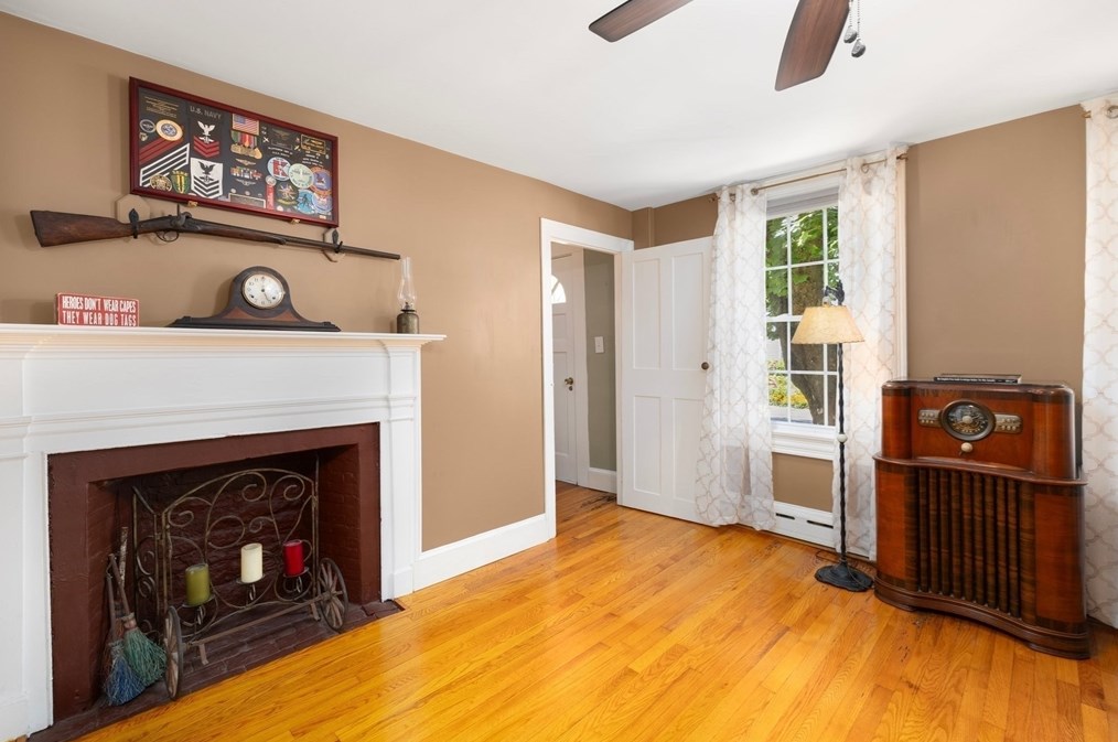 449 Sconticut Nck Rd, Fairhaven MA 02719-1916 exterior