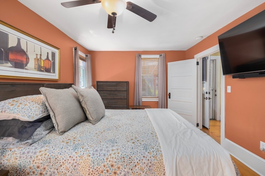 449 Sconticut Nck Rd, Fairhaven MA 02719-1916 exterior