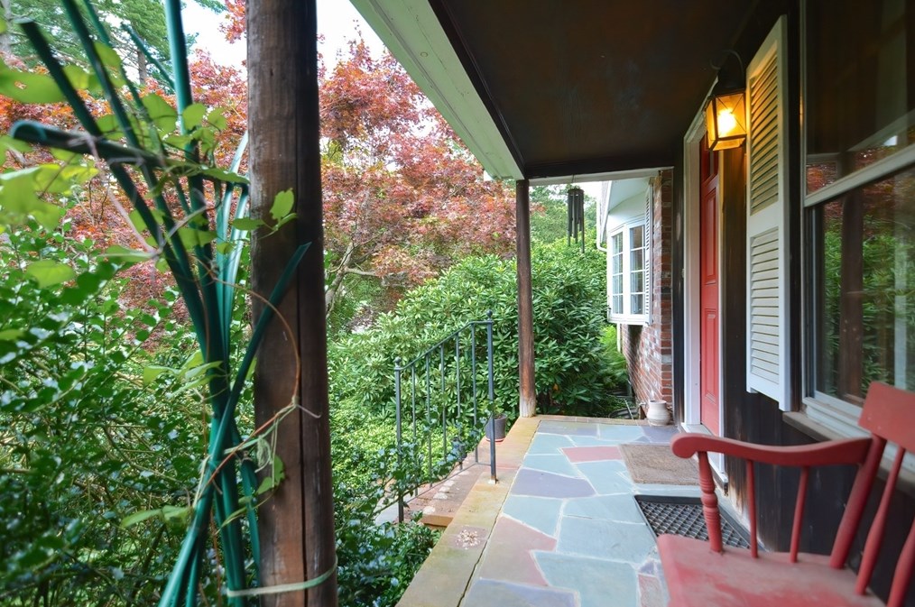 16 Lantern Ln, Medfield, MA 02052