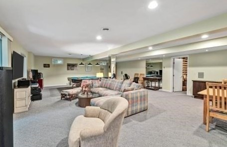 50 Hook Dr, Mashpee MA 02649-4615 exterior