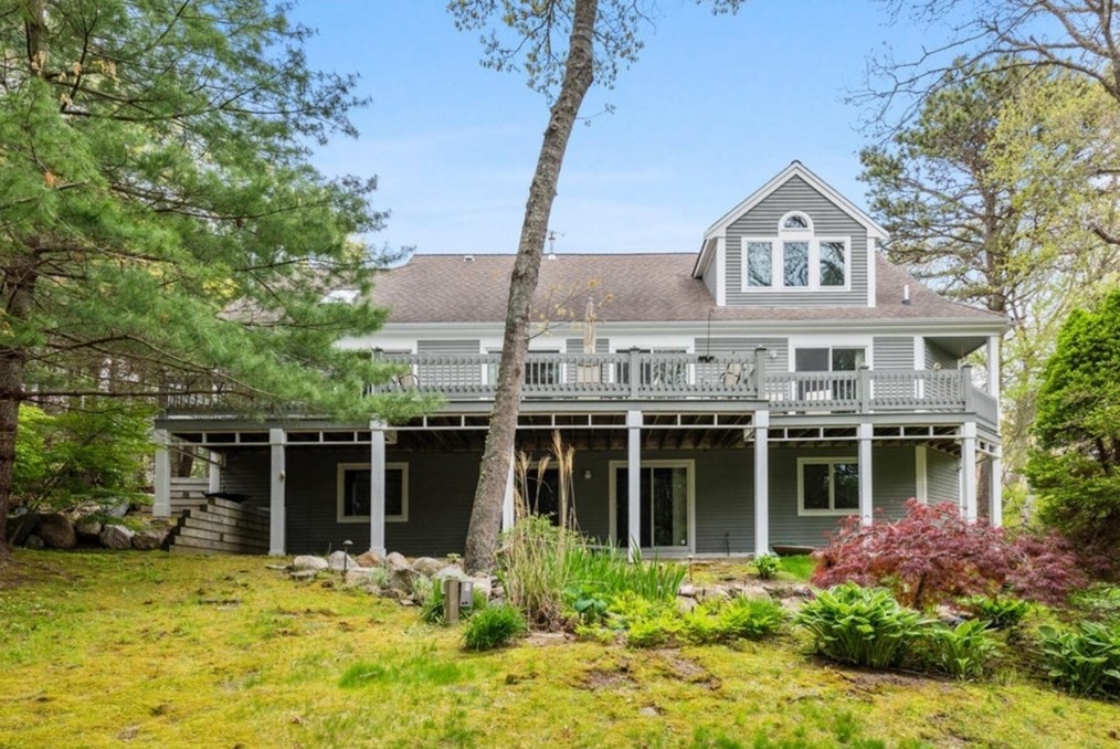 50 Hook Dr, Mashpee MA 02649-4615 exterior