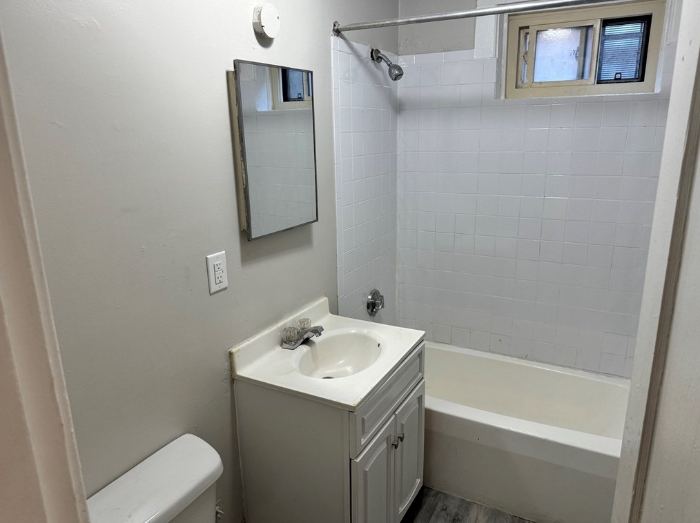 18 Mattoon St, Springfield MA  01105-1701 exterior