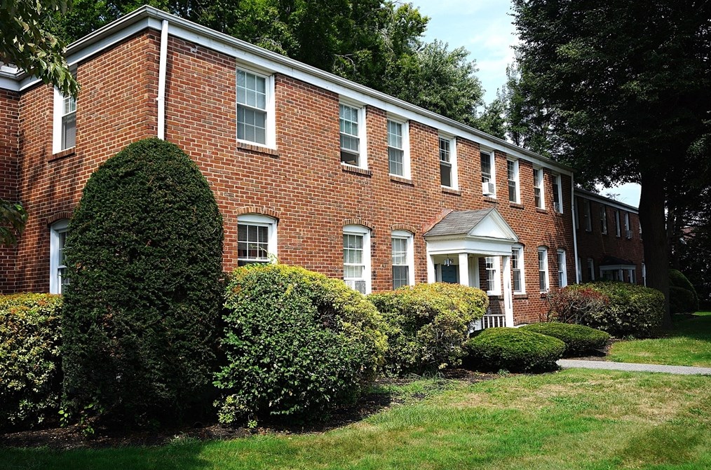 1550 Memorial Ave #2, West Springfield, MA 01089