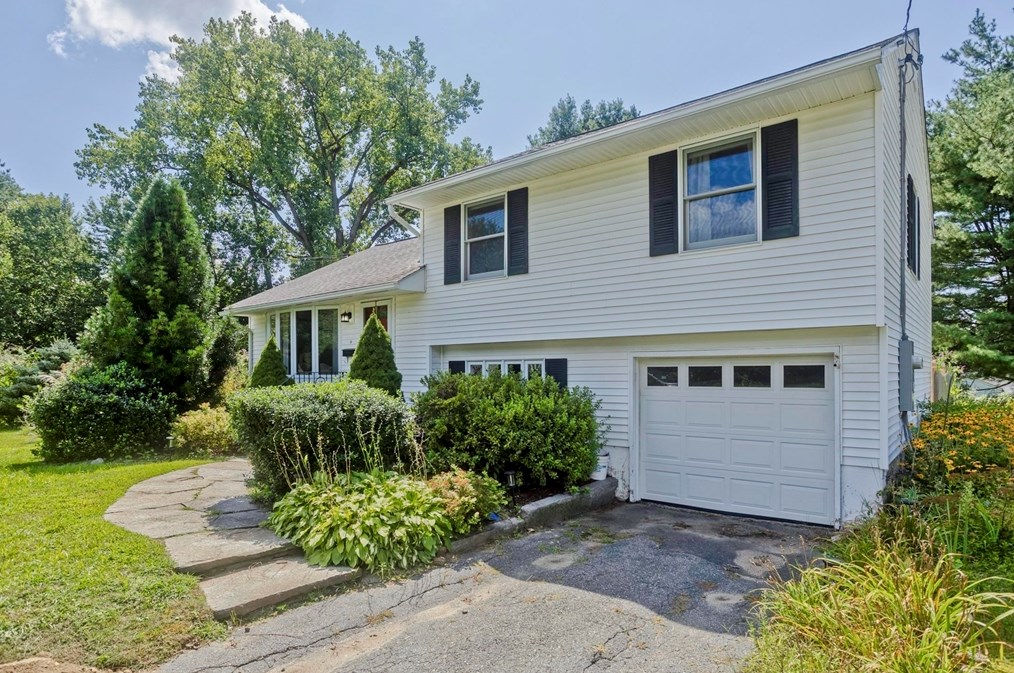 15 Central Ave, South Hadley, MA 01075
