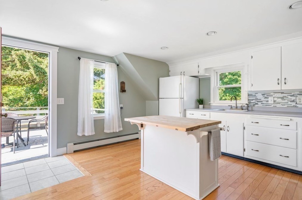 297 Sandwich St, Plymouth MA  02360-6503 exterior