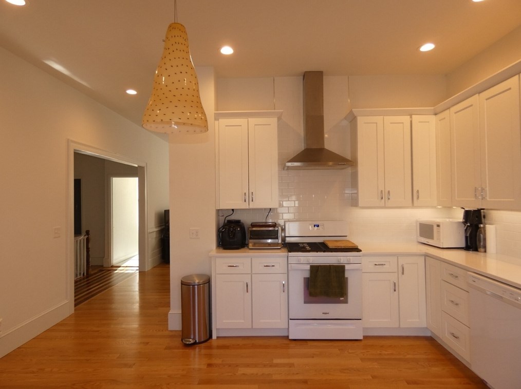 25 Davis Ave #25, Brookline, MA 02445