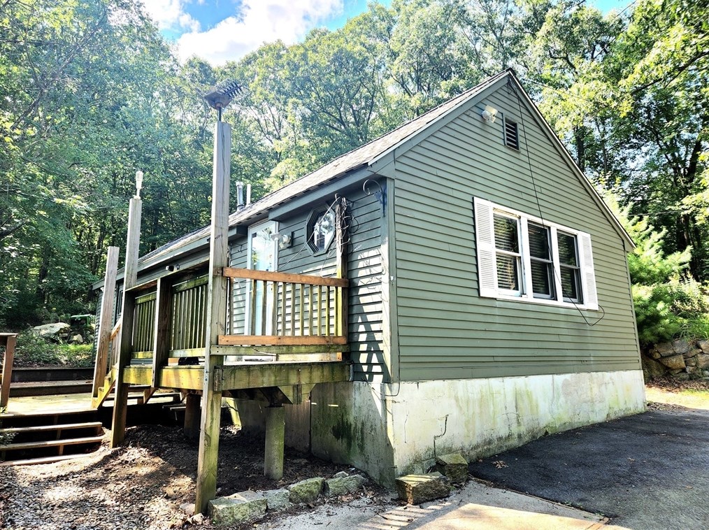 180 Main St, Uxbridge, MA 01569 exterior