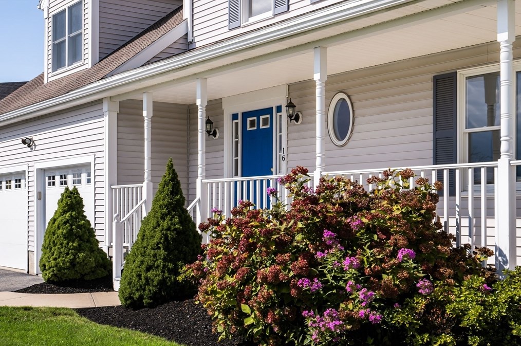 16 Mawn Dr, Woburn, MA 01801