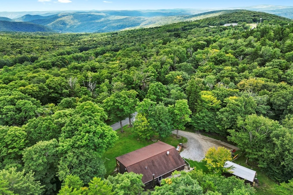 31 Moores Rd, Clarksburg, MA 01247