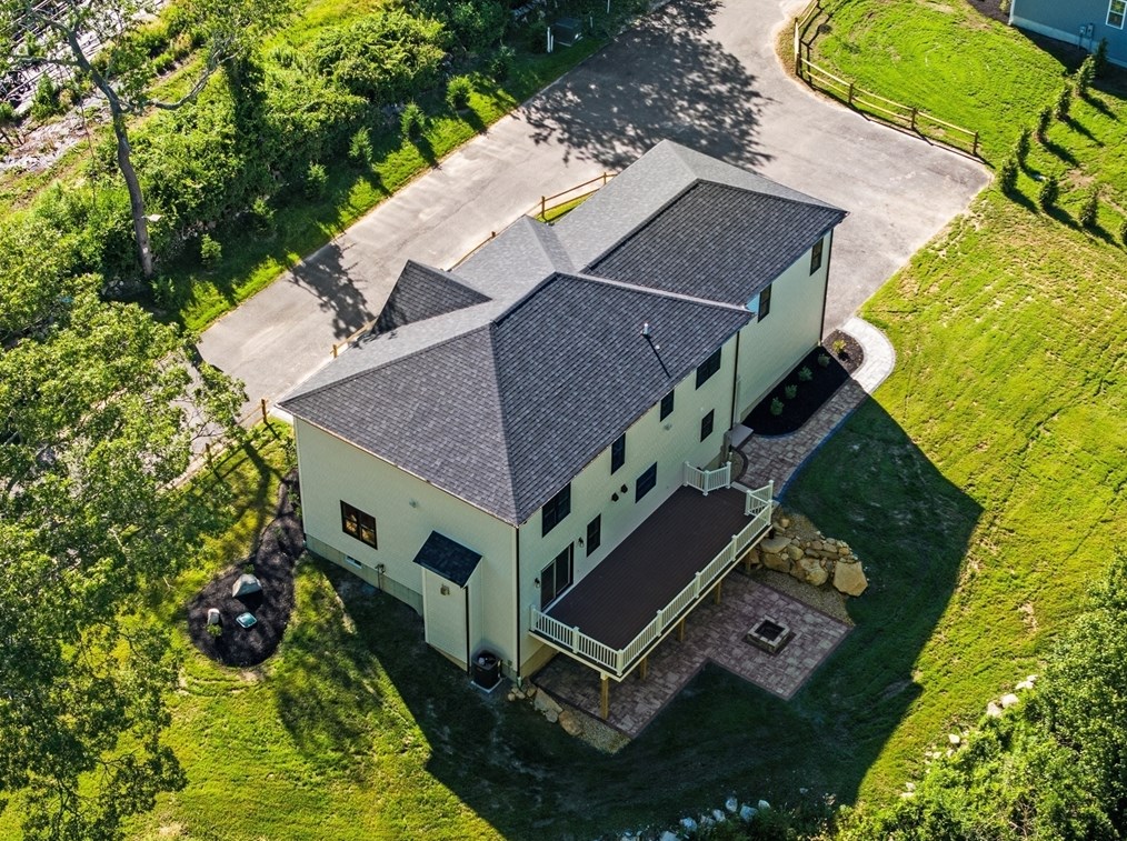 14 Avis St, Dartmouth MA  02748-2037 exterior