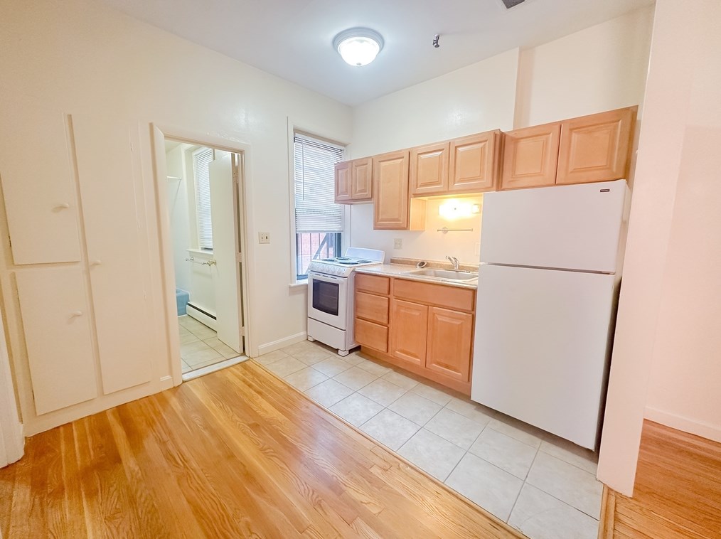1242 Commonwealth Ave Apt 23, Boston, MA