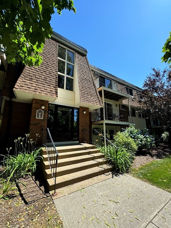 80 Damon Rd #1206, Northampton, MA 01060
