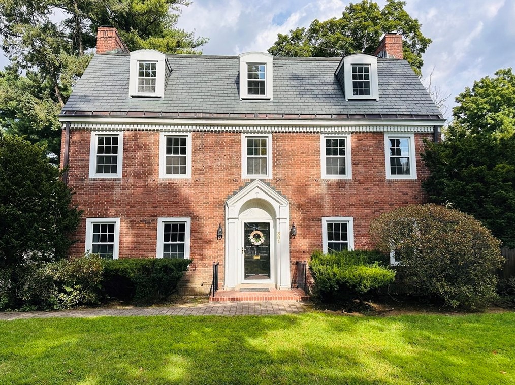 301 Longhill St, Springfield, MA 01108