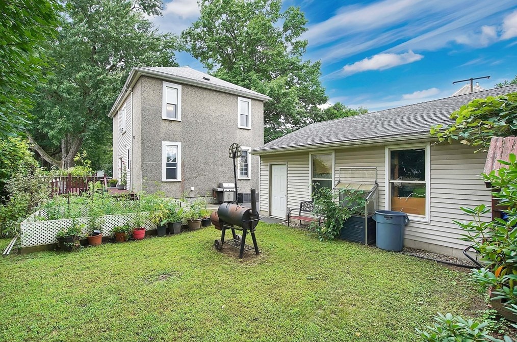 112 Narragansett Blvd, Chicopee, MA 01013