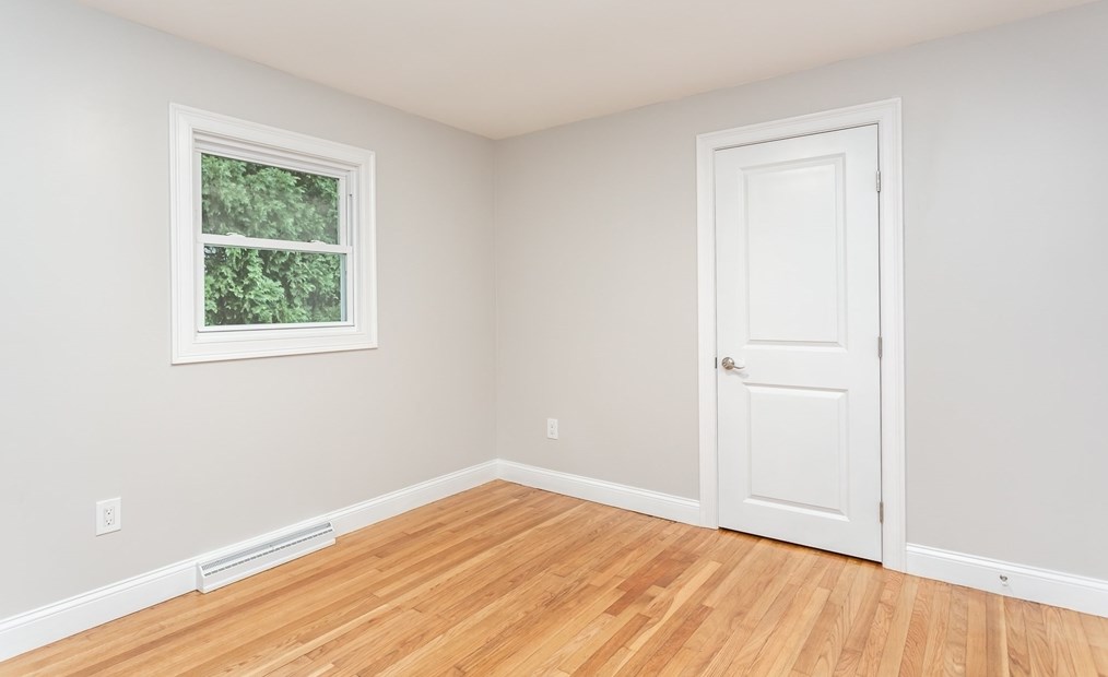 128 Slocum Rd, Dartmouth MA  02747-3900 exterior