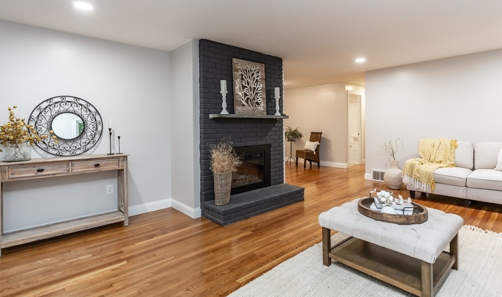 128 Slocum Rd, Dartmouth MA  02747-3900 exterior