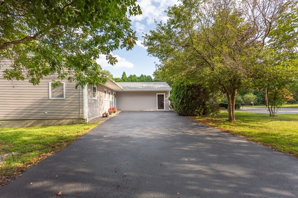 128 Slocum Rd, Dartmouth MA  02747-3900 exterior