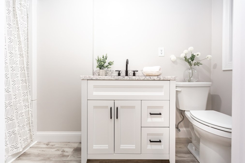 128 Slocum Rd, Dartmouth MA  02747-3900 exterior